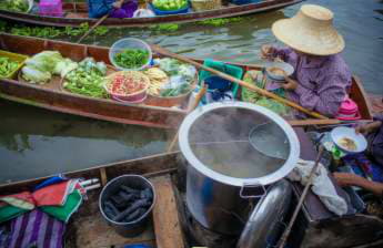 Damnoen Saduak Floating Market